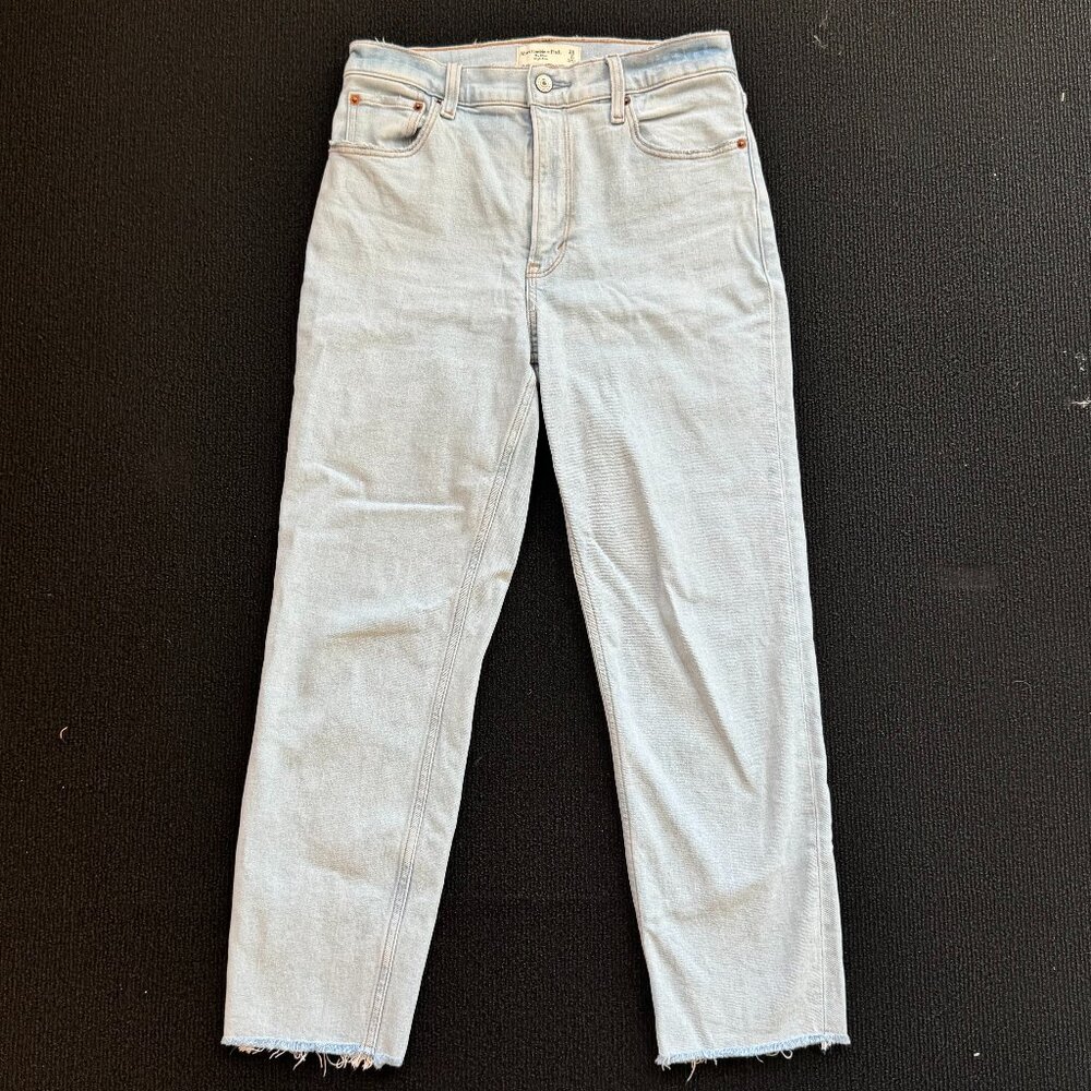Abercrombie & Fitch High Rise Mom Jeans
